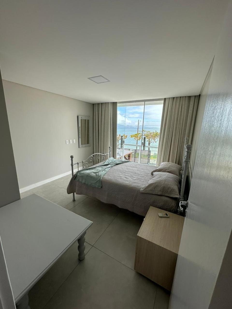 Apartamento Frente Mar Na Baia De 贝卢港 外观 照片