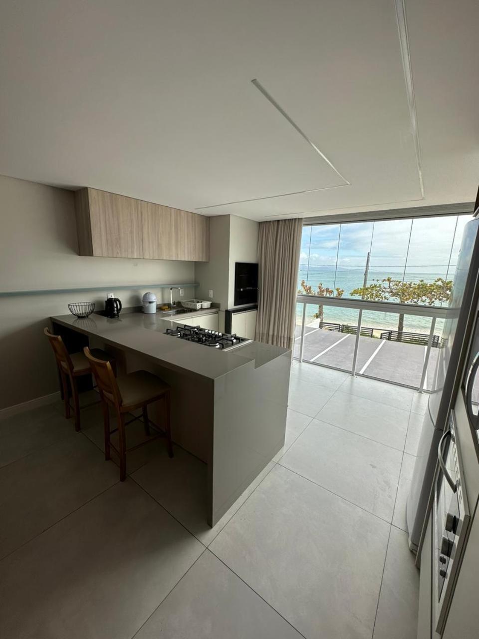 Apartamento Frente Mar Na Baia De 贝卢港 外观 照片