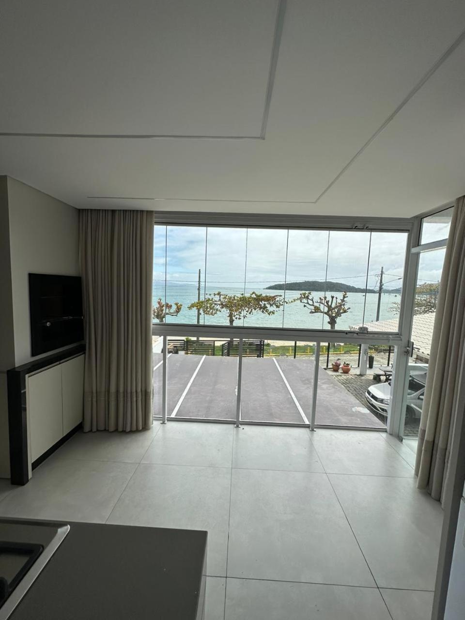 Apartamento Frente Mar Na Baia De 贝卢港 外观 照片