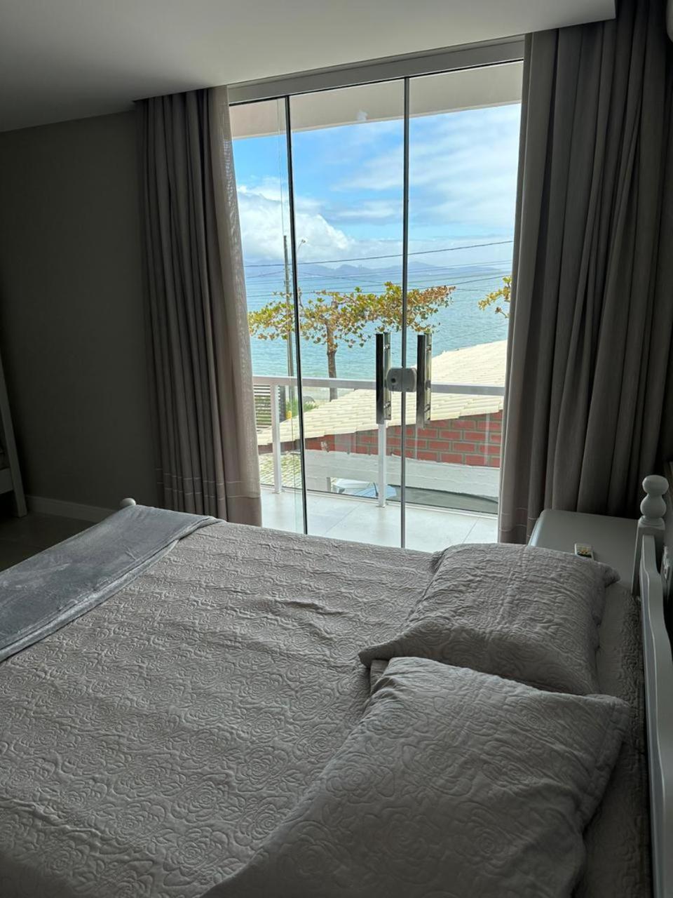 Apartamento Frente Mar Na Baia De 贝卢港 外观 照片